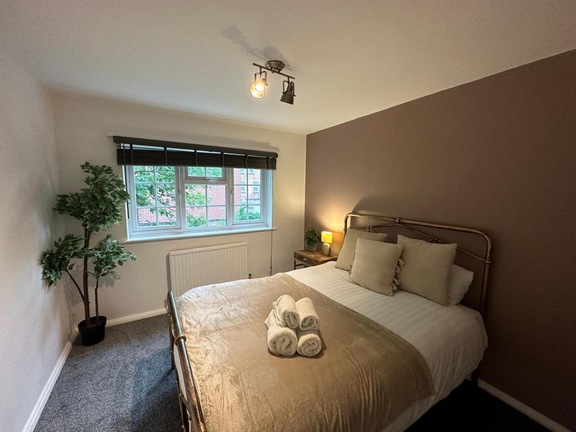 Appartamento Comfortable 3 Bed House With Garden & Parking *